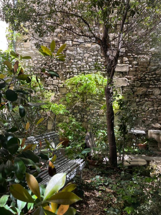 Face Au Palais Panzió Avignon Kültér fotó